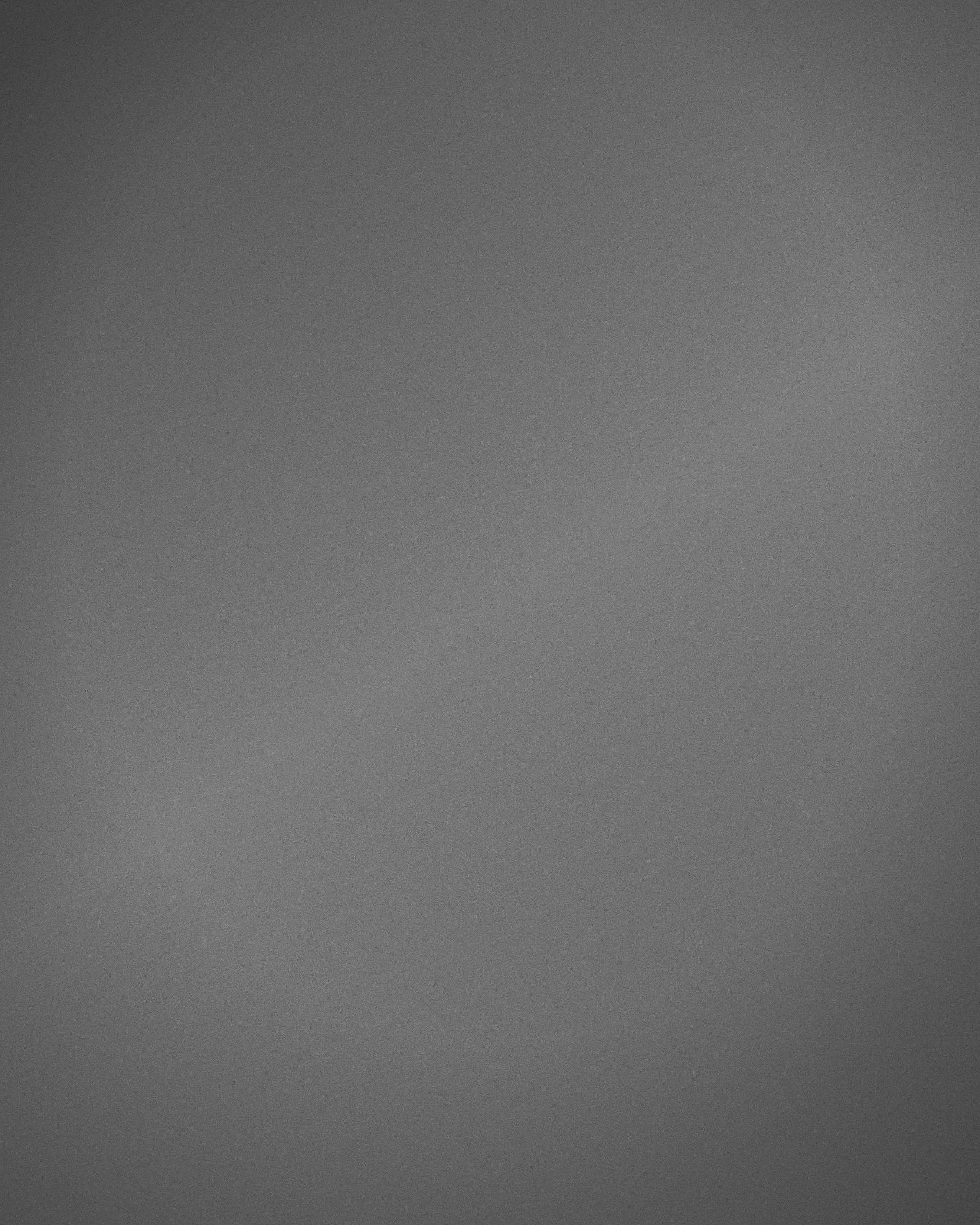 Bóxer gris claro de punto fino de algodón, fotografiado de frente sobre fondo neutro